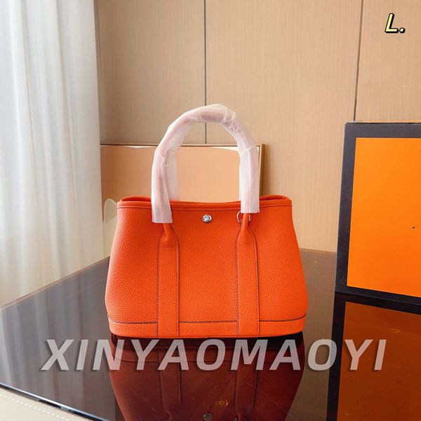 shopping totes h bag cowhide garden party lady handbag fashion shoulder bag designer wallets genuine leather classic retro purse with horse
shopping totes h bag cowhide garden party lady handbag fashion shoulder bag designer wallets genuine leather classic retro purse with horse