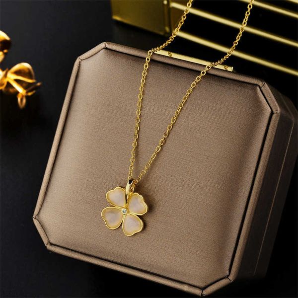 

Designer Four-leaf clover Necklace Luxury Top 18K gold small flower with opal titanium steel necklace collarbone chain female Van Clee fashion Accessories Jewelry