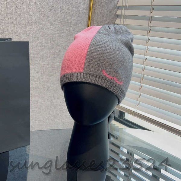 cha powder-grey matching fur hat autumn and winter fashion items, designer hair hats, knitted hats, comfortable soft warm, color matching ha, Blue;gray
cha powder-grey matching fur hat autumn and winter fashion items, designer hair hats, knitted hats, comfortable soft warm, color matching ha, Blue;gray