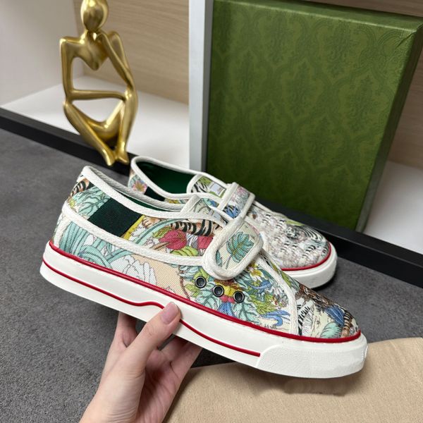 designers shoes canvas casual shoes luxurys designers womens shoe italy green and red web stripe rubber sole stretch cotton low mens sneaker
designers shoes canvas casual shoes luxurys designers womens shoe italy green and red web stripe rubber sole stretch cotton low mens sneaker