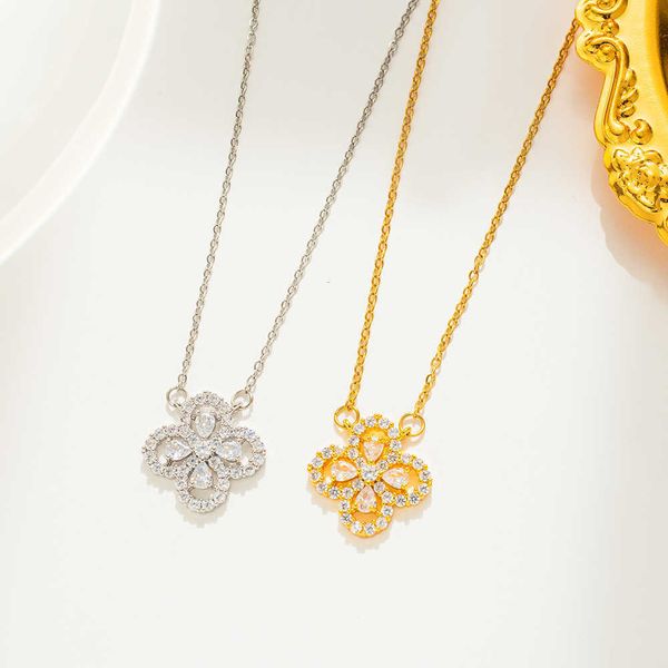 Designer Four-leaf clover Necklace Luxury Top Titanium steel lucky pendant zircon niche design collarbone chain elegant temperament Van Clee Accessories Jewelry
Designer Four-leaf clover Necklace Luxury Top Titanium steel lucky pendant zircon niche design collarbone chain elegant temperament Van Clee Accessories Jewelry