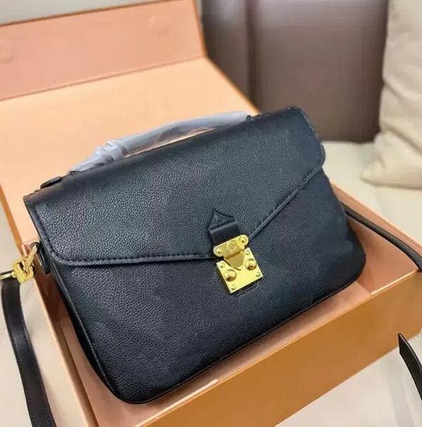 women pochette designer bags luxury embossing flower shoulder bags designer ladies genuine leather bag crossbody handbags messenger wallet s 
women pochette designer bags luxury embossing flower shoulder bags designer ladies genuine leather bag crossbody handbags messenger wallet s
