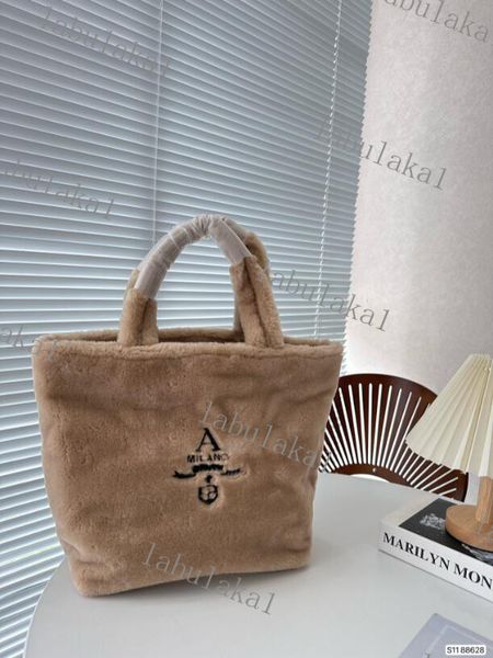 original hardware soft plush genuine teddy men chest bag bumbag designers crossbody bags purse letter tedy luxurys lambswool tote
original hardware soft plush genuine teddy men chest bag bumbag designers crossbody bags purse letter tedy luxurys lambswool tote