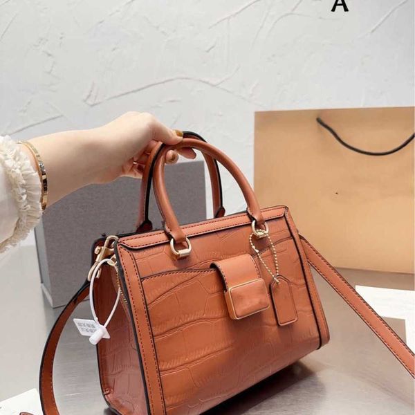 new style one shoulder diagonal carry on armpit women's bag magnetic button stone pattern killer bag small square bag fashion 230519
new style one shoulder diagonal carry on armpit women's bag magnetic button stone pattern killer bag small square bag fashion 230519