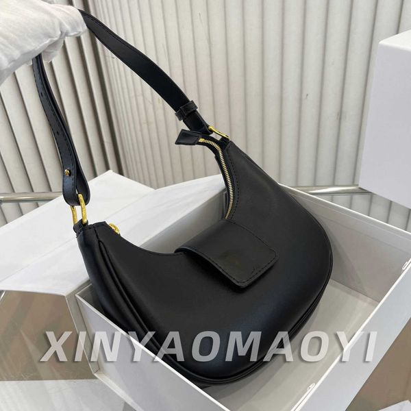 leather triomphe shoulder bag women's men's handbag flip horizontal satchel luxury designer women's fashionable evening banqu 
leather triomphe shoulder bag women's men's handbag flip horizontal satchel luxury designer women's fashionable evening banqu