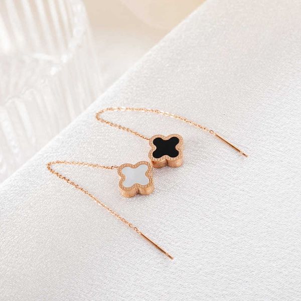 Designer Four-leaf clover Earrings Luxury Top TASSEL EAR line 18K Rose Gold Titanium Steel temperament long earrings ear rope chain Van Clee Accessories Jewelry
Designer Four-leaf clover Earrings Luxury Top TASSEL EAR line 18K Rose Gold Titanium Steel temperament long earrings ear rope chain Van Clee Accessories Jewelry