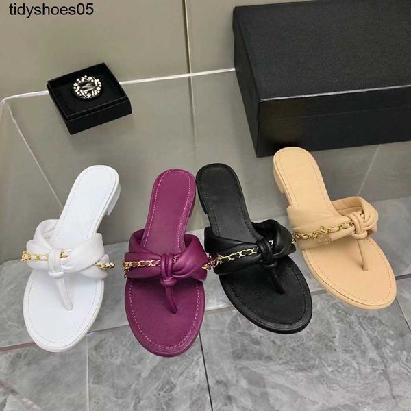 high version channel chain flip flops comfortable casual slippers wear flat sandals versatile sandals, Black
high version channel chain flip flops comfortable casual slippers wear flat sandals versatile sandals, Black