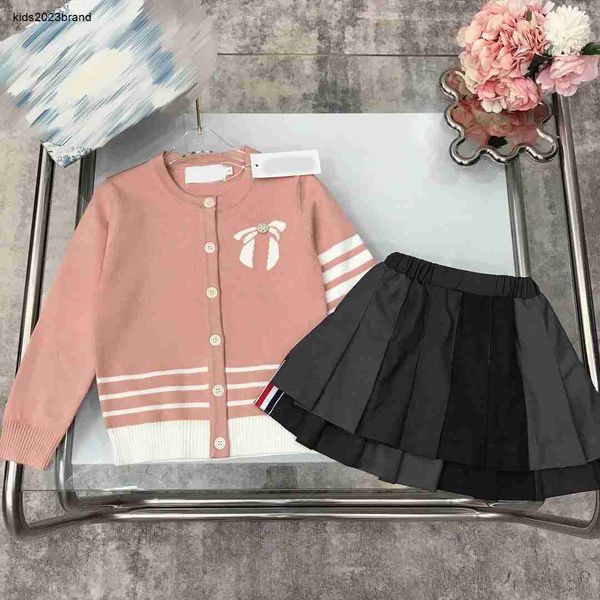 designer baby autumn sets girls dress suits size 100-160 cm 2pcs striped embellished round neck knit cardigan and short skirt aug30, White
designer baby autumn sets girls dress suits size 100-160 cm 2pcs striped embellished round neck knit cardigan and short skirt aug30, White