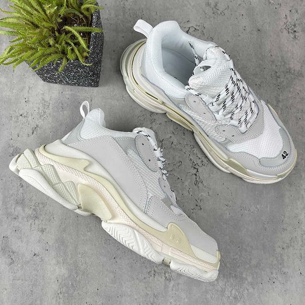 triple s mens womens luxury designer shoes oversized black white grey pink fashion platform trainers sport sneakers 230821
triple s mens womens luxury designer shoes oversized black white grey pink fashion platform trainers sport sneakers 230821
