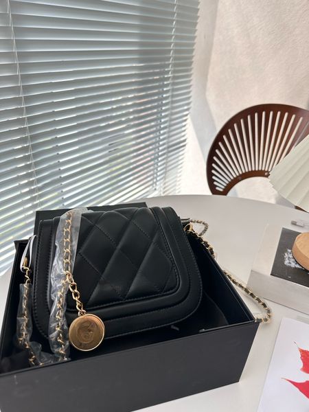 gold coin bag leather with good texture and looks very durable
gold coin bag leather with good texture and looks very durable