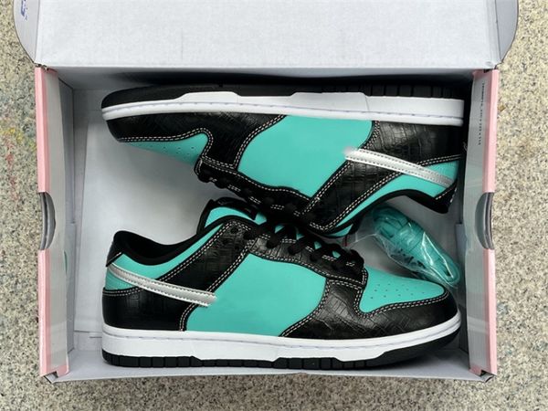 2023 basketball diamond supply co. x dk low tf white black light blue silvery designers outdoor sneakers with box
2023 basketball diamond supply co. x dk low tf white black light blue silvery designers outdoor sneakers with box