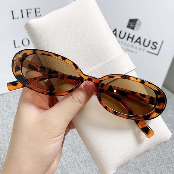 fashionable sunglasses cat eye frame personality trendy bare faced street for men and women, White;black
fashionable sunglasses cat eye frame personality trendy bare faced street for men and women, White;black