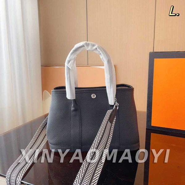 luxurious bag women's handbag garden party bag designers bags totes large size crossbody purse cowhide learther production 104783
luxurious bag women's handbag garden party bag designers bags totes large size crossbody purse cowhide learther production 104783