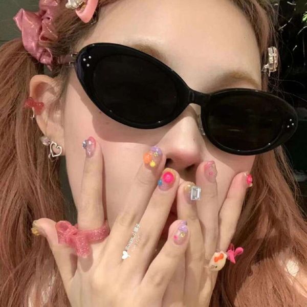 oval rice nail sunglasses retract girl female high end concave style beach, White;black
oval rice nail sunglasses retract girl female high end concave style beach, White;black