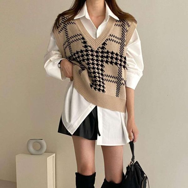 hong kong styled womens sweaters folded for women autumn and winter design japanese style vest sweater coat, White;black
hong kong styled womens sweaters folded for women autumn and winter design japanese style vest sweater coat, White;black