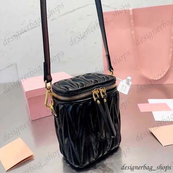 mini designer bag shoulder bag made of high customized patent cowhide leather crossbody designer bags luxurys handbags bucket bag luxury bag
mini designer bag shoulder bag made of high customized patent cowhide leather crossbody designer bags luxurys handbags bucket bag luxury bag