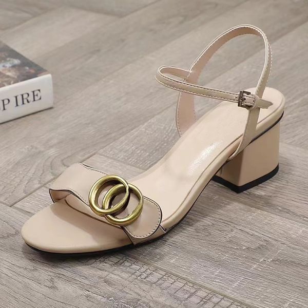 women sandals famous designer foam runners heels slides genuine leather shoes red black sandalias size 34-42
women sandals famous designer foam runners heels slides genuine leather shoes red black sandalias size 34-42
