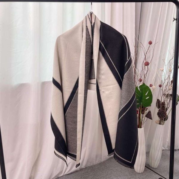 autumn and winter imitation cashmere scarf v shaped womens air conditioned room shawl warm thick, Blue;gray
autumn and winter imitation cashmere scarf v shaped womens air conditioned room shawl warm thick, Blue;gray