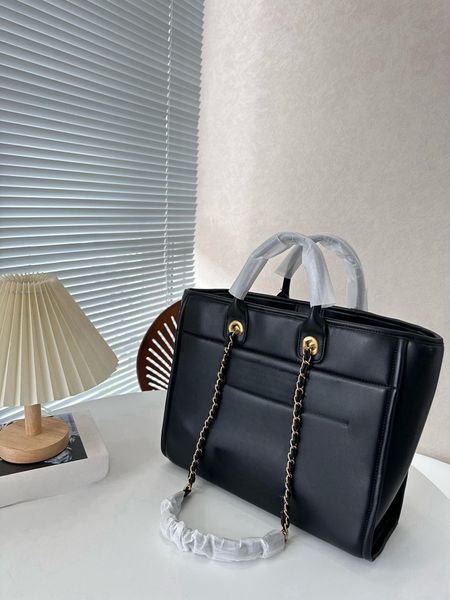 tote bag is exquisite, beautiful, high-end, and elegant 
tote bag is exquisite, beautiful, high-end, and elegant