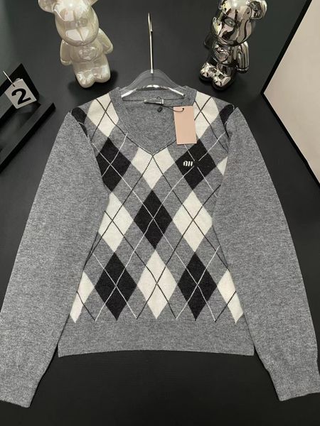 designer women's knitted solid color long sleeve letter wool diamond check style fashion star loose high-end top, White
designer women's knitted solid color long sleeve letter wool diamond check style fashion star loose high-end top, White