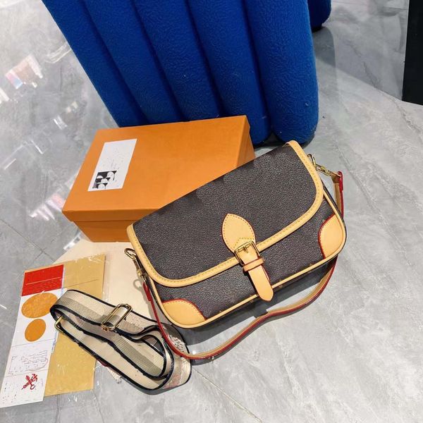 classic printed handbag diane baguette bag wide shoulder strap underarm bag retro joker shoulder bag crossbody bag
classic printed handbag diane baguette bag wide shoulder strap underarm bag retro joker shoulder bag crossbody bag