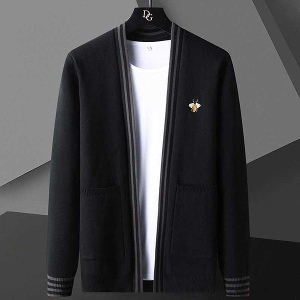 men's knitted cardigan new trend in spring and autumn casual and handsome embroidery outerwear sweater outerwear autumn clothing thread, Black
men's knitted cardigan new trend in spring and autumn casual and handsome embroidery outerwear sweater outerwear autumn clothing thread, Black