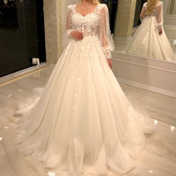 luxury sweetheart collar ball gown wedding dress 2023 long sleeved a-line beads applique lace tull princess bridal gown, White
luxury sweetheart collar ball gown wedding dress 2023 long sleeved a-line beads applique lace tull princess bridal gown, White