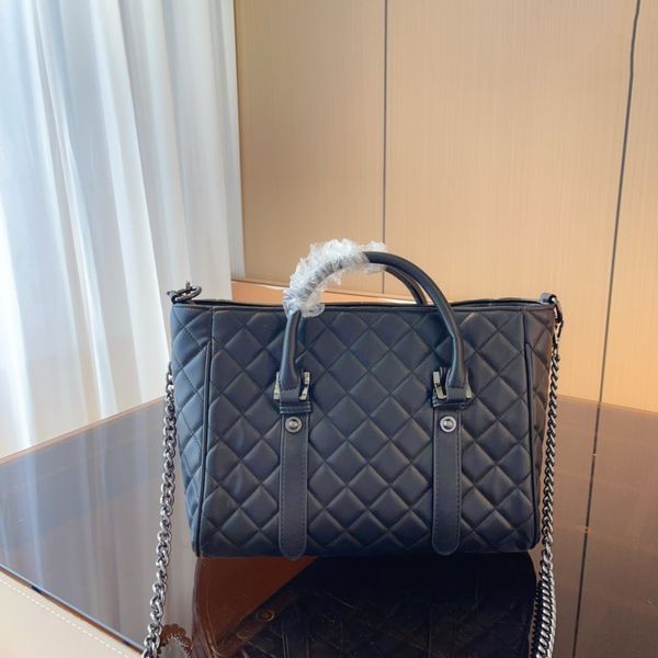 women classic large capacity handbag designer shopping bag metal chain one shoulder crossbody bag
women classic large capacity handbag designer shopping bag metal chain one shoulder crossbody bag