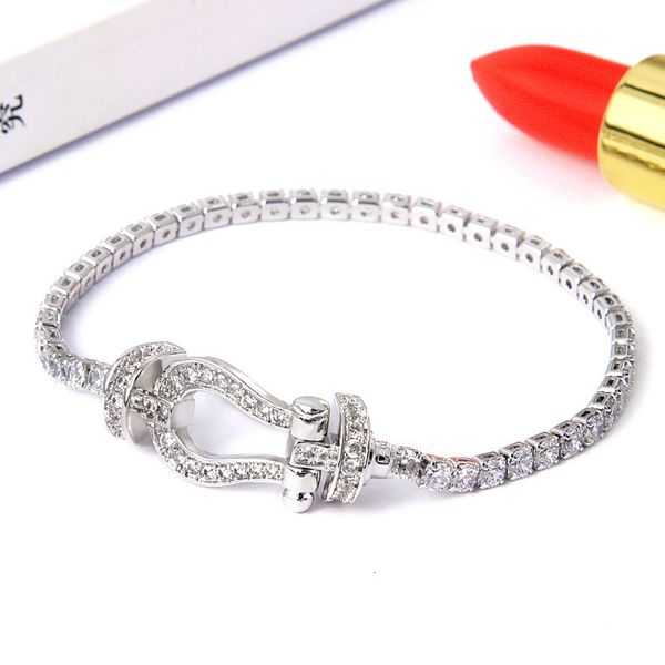 bangle rantai tenis zircon sepatu kuda gesper bling freds gelang zircon rantai tenis pasangan wanita gelang hadiah dengan kotak putih 230904, Black
bangle rantai tenis zircon sepatu kuda gesper bling freds gelang zircon rantai tenis pasangan wanita gelang hadiah dengan kotak putih 230904, Black