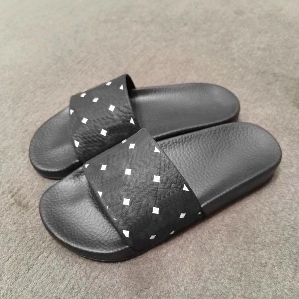 designer slipper visetos woman man luxury rubber sandals leather texture summer shoes fashion outdoor beach print slide with box, Black
designer slipper visetos woman man luxury rubber sandals leather texture summer shoes fashion outdoor beach print slide with box, Black