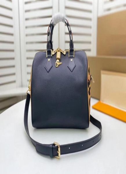 whole speedy banddouliere 25 handbags cross body bags women small embossing genuine leather wild at heart leopard pillow bag m8777612, Red;black
whole speedy banddouliere 25 handbags cross body bags women small embossing genuine leather wild at heart leopard pillow bag m8777612, Red;black