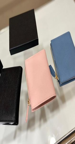 small saffiano leather wallet designer women mens enameled metal triangle logo wallets clean lines snap fastener closure metal har2851332, Red;black
small saffiano leather wallet designer women mens enameled metal triangle logo wallets clean lines snap fastener closure metal har2851332, Red;black