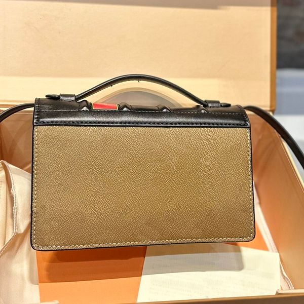 outdoor crossbody fashion women's shoulder bag classic logo box style one shoulder handheld dual use design versatile handbag
outdoor crossbody fashion women's shoulder bag classic logo box style one shoulder handheld dual use design versatile handbag