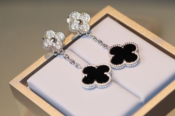 designer gold-plating earrings four-leaf clover earrings for women senior classic small fragrant wind earrings new clover earrings light lux, Golden
designer gold-plating earrings four-leaf clover earrings for women senior classic small fragrant wind earrings new clover earrings light lux, Golden
