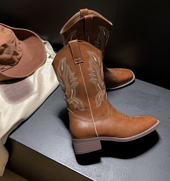 western cowboy boots embroidery vintage martin boots women 2023 new female network red thick heel mid-barrel v-mouth riding boxer boots, Black
western cowboy boots embroidery vintage martin boots women 2023 new female network red thick heel mid-barrel v-mouth riding boxer boots, Black
