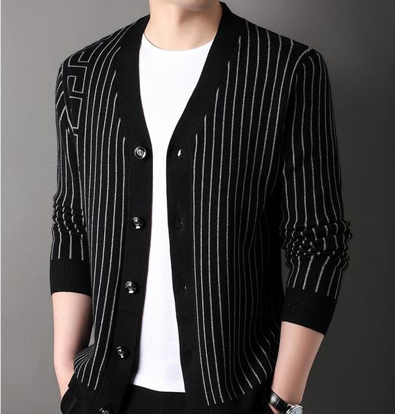 designer men's sweaters luxury casual cardigan vertical stripe thickened long sleeved button access control sweater, White;black
designer men's sweaters luxury casual cardigan vertical stripe thickened long sleeved button access control sweater, White;black