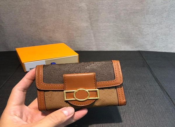 wallet short type genuine leather wallet 2020 new fashion serialnumber letter and flower printed wallet with box2149020, Red;black
wallet short type genuine leather wallet 2020 new fashion serialnumber letter and flower printed wallet with box2149020, Red;black