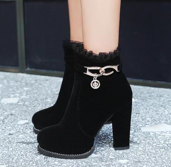 size 33 to 42 43 black metal chain platform chunky heels ankle booties luxury designer women boots come with box4476766
size 33 to 42 43 black metal chain platform chunky heels ankle booties luxury designer women boots come with box4476766