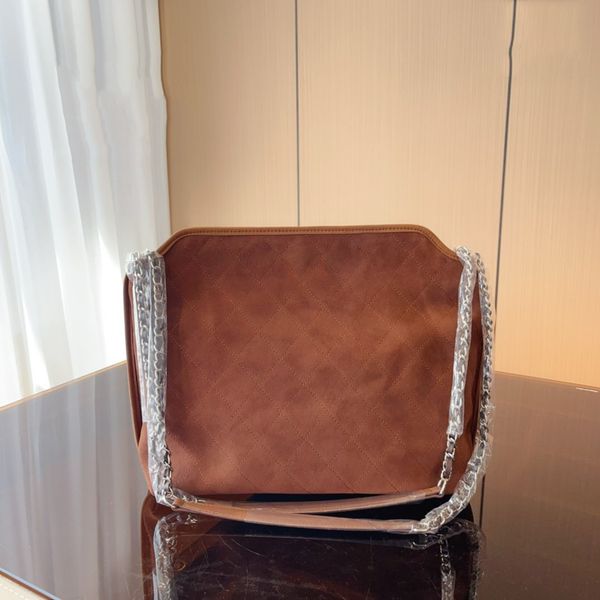 womens suede chain tote bag designer luxury airport bag fashion medium one shoulder crossbody bag large capacity wandering bag
womens suede chain tote bag designer luxury airport bag fashion medium one shoulder crossbody bag large capacity wandering bag