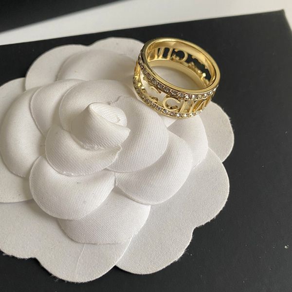 Designer Ring Luxury Rings for Women Men Hollow Out Rings Diamonds Fashion Trendy Classic Letter Rings Premium High Quality Gifts
Designer Ring Luxury Rings for Women Men Hollow Out Rings Diamonds Fashion Trendy Classic Letter Rings Premium High Quality Gifts