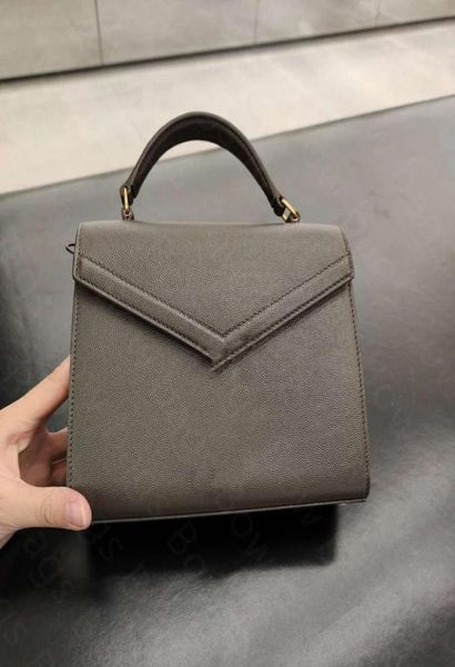 2022 ss women handle tote bags designers leather shoulder bag wallets plain cowhide wallet famous handbags totes messenger bag6129179, Red;black
2022 ss women handle tote bags designers leather shoulder bag wallets plain cowhide wallet famous handbags totes messenger bag6129179, Red;black