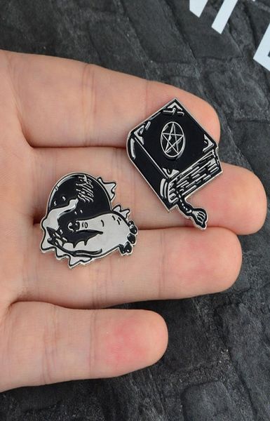 qihe sieraden heksen ban boek en heks hand hekserij pin heks pin magical pin broches badges gift voor heksen2259939, Gray
qihe sieraden heksen ban boek en heks hand hekserij pin heks pin magical pin broches badges gift voor heksen2259939, Gray