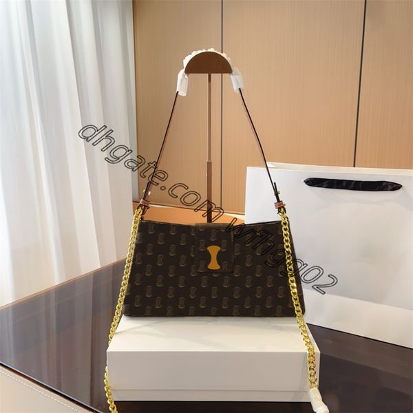 brand designer smooth leather fashion classic handbag square women's travel cross body bags brand metal sign shoulder clutch cosmetic b
brand designer smooth leather fashion classic handbag square women's travel cross body bags brand metal sign shoulder clutch cosmetic b