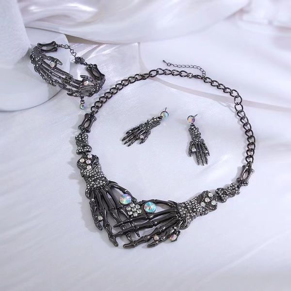 skull bat alloy full diamond shiny halloween personalized funny european and american style holiday necklace, Golden;silver
skull bat alloy full diamond shiny halloween personalized funny european and american style holiday necklace, Golden;silver