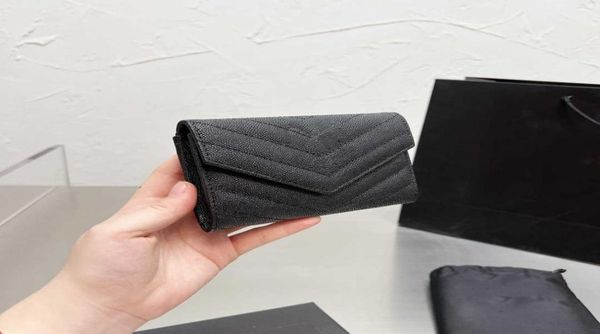 wallet designer crossbody bags womens shopping bag letter cardholder ladies coin purses flap wallets plain purse luxury tote envel1738832, Red;black
wallet designer crossbody bags womens shopping bag letter cardholder ladies coin purses flap wallets plain purse luxury tote envel1738832, Red;black