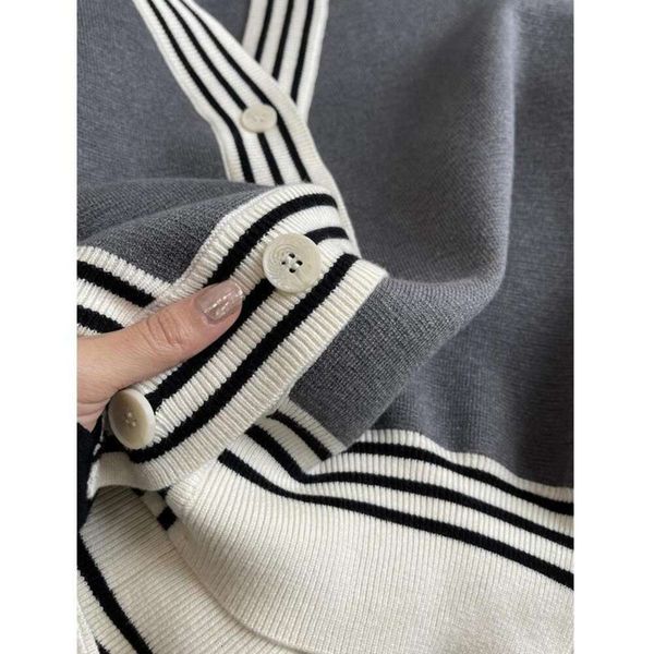 spring and autumn style extremely womens sweaters simple color blended cardigan clashing flank thin v neck quality, White;black
spring and autumn style extremely womens sweaters simple color blended cardigan clashing flank thin v neck quality, White;black