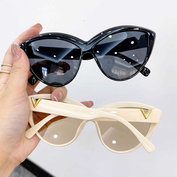 2023 fashion cat's eye sunglasses new personalized large frame sunglasses trend street shooting sunglasses 2227, White;black
2023 fashion cat's eye sunglasses new personalized large frame sunglasses trend street shooting sunglasses 2227, White;black