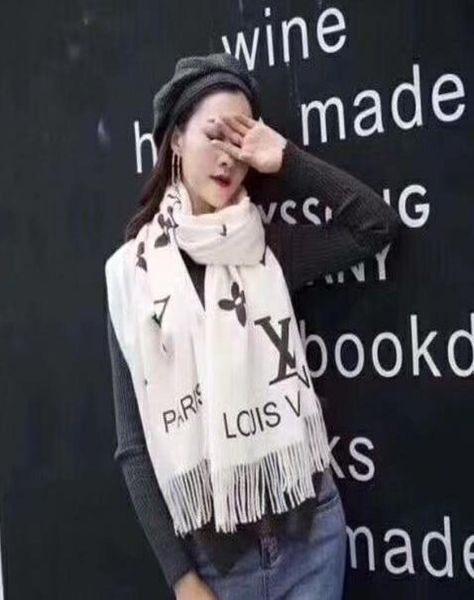 fashionable 88 sells female scarf shawl warm luxurious female autumn winter scarf is the good collocation of air conditioning r5713217, Blue;gray
fashionable 88 sells female scarf shawl warm luxurious female autumn winter scarf is the good collocation of air conditioning r5713217, Blue;gray