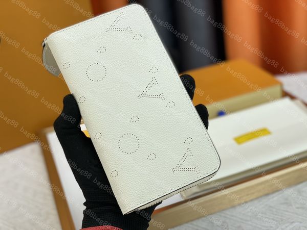 classics luxury designer laser hollowed out wallet zipper long purse women clutch bag card holder wallets m61867 - 02, Red;black
classics luxury designer laser hollowed out wallet zipper long purse women clutch bag card holder wallets m61867 - 02, Red;black