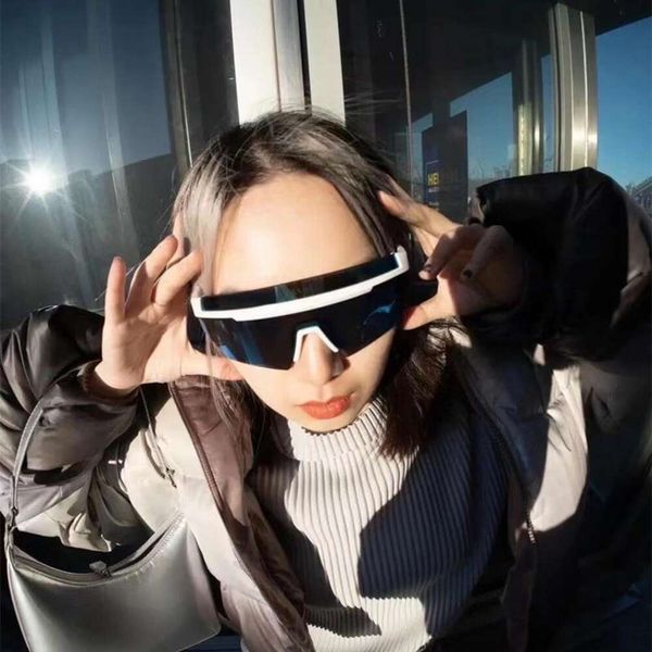 colorful outdoor riding sunglasses for women fashionable windproof men wholesale, White;black
colorful outdoor riding sunglasses for women fashionable windproof men wholesale, White;black